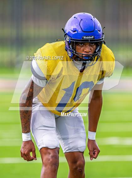Thumbnail 3 in Beaumont United vs. Channelview (Scrimmage) photogallery.
