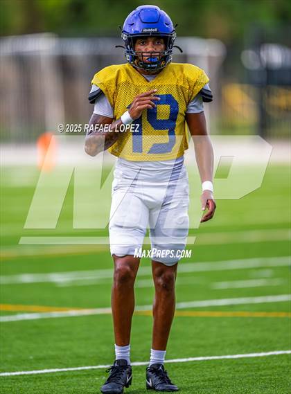 Thumbnail 2 in Beaumont United vs. Channelview (Scrimmage) photogallery.