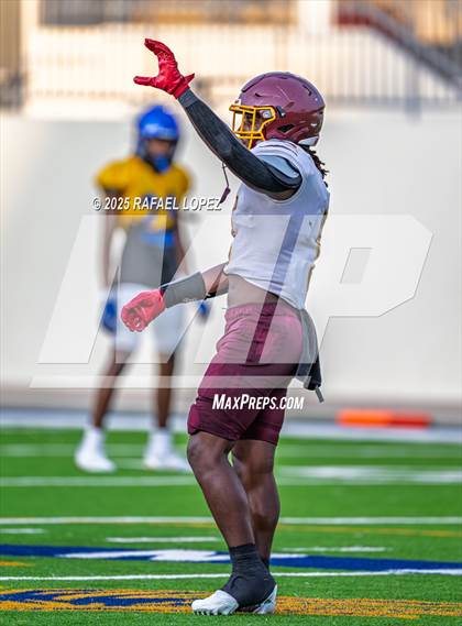 Thumbnail 1 in Beaumont United vs. Channelview (Scrimmage) photogallery.