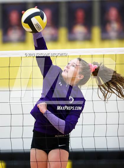 Thumbnail 1 in Gunter vs. Bonham (3A Regional Quarterfinal) photogallery.