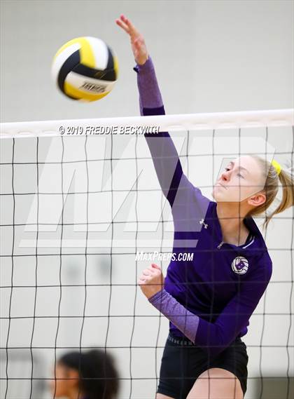 Thumbnail 2 in Gunter vs. Bonham (3A Regional Quarterfinal) photogallery.