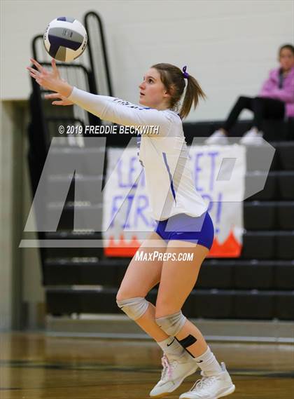 Thumbnail 1 in Gunter vs. Bonham (3A Regional Quarterfinal) photogallery.