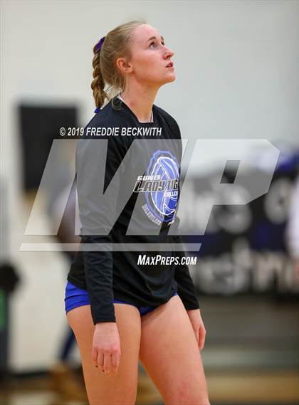 Thumbnail 1 in Gunter vs. Bonham (3A Regional Quarterfinal) photogallery.