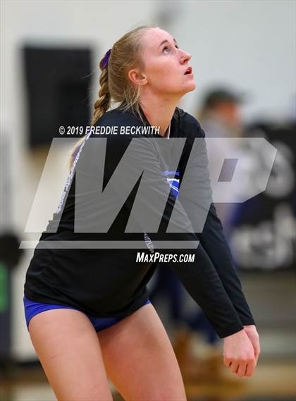 Thumbnail 2 in Gunter vs. Bonham (3A Regional Quarterfinal) photogallery.