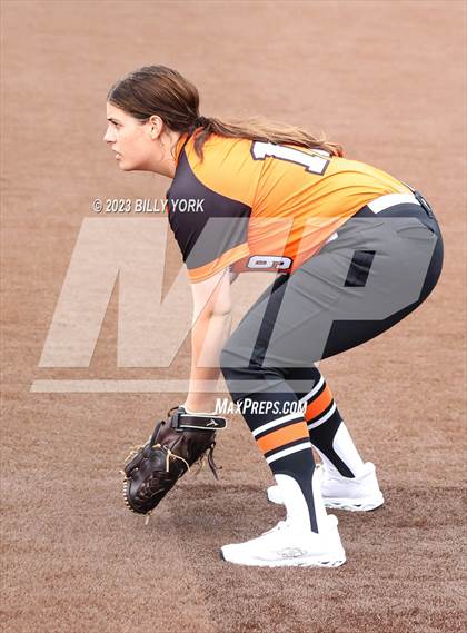 Thumbnail 1 in Grand Saline vs Lone Oak photogallery.