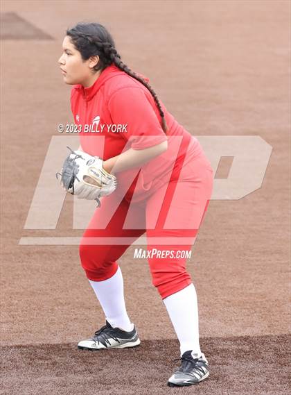 Thumbnail 3 in Grand Saline vs Lone Oak photogallery.