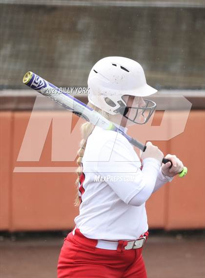 Thumbnail 3 in Grand Saline vs Lone Oak photogallery.