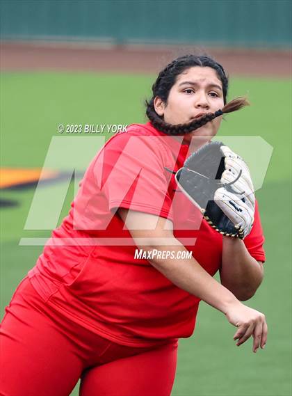 Thumbnail 2 in Grand Saline vs Lone Oak photogallery.