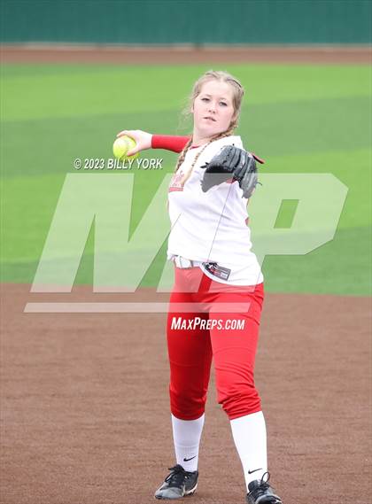 Thumbnail 3 in Grand Saline vs Lone Oak photogallery.