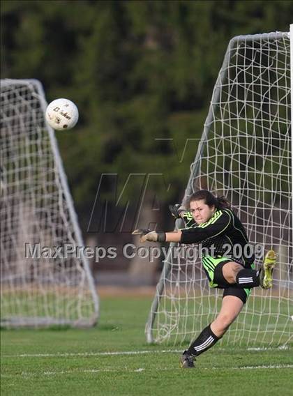 Thumbnail 1 in Wilton vs Avon (CIAC Class L 1st round) photogallery.
