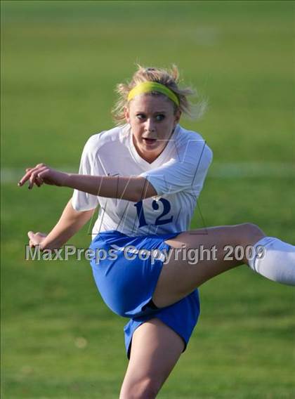 Thumbnail 1 in Wilton vs Avon (CIAC Class L 1st round) photogallery.