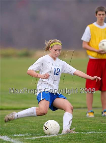 Thumbnail 2 in Wilton vs Avon (CIAC Class L 1st round) photogallery.