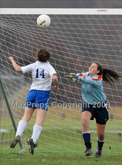 Thumbnail 3 in Wilton vs Avon (CIAC Class L 1st round) photogallery.