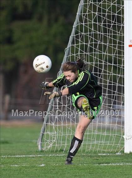 Thumbnail 2 in Wilton vs Avon (CIAC Class L 1st round) photogallery.