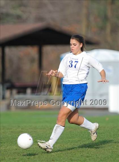 Thumbnail 1 in Wilton vs Avon (CIAC Class L 1st round) photogallery.