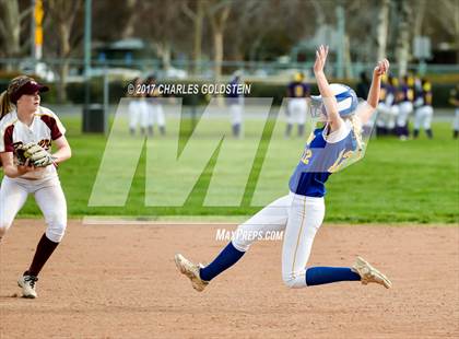 Thumbnail 2 in Simi Valley vs. Agoura photogallery.