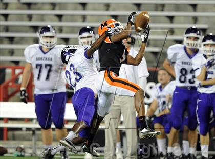 Thumbnail 1 in Gonzaga vs. McDonogh (I-95 Kickoff Classic) photogallery.