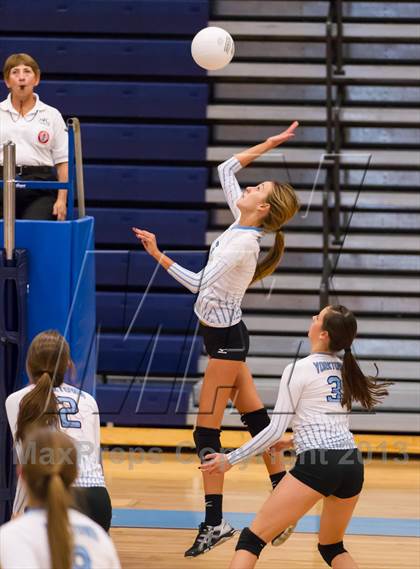 Thumbnail 3 in McLean @ Yorktown photogallery.
