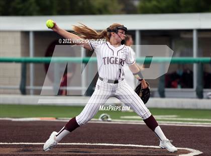 Thumbnail 3 in East View @ Dripping Springs (UIL 5A Bi-District Playoff) photogallery.