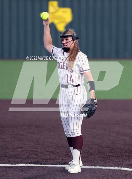 Thumbnail 3 in East View @ Dripping Springs (UIL 5A Bi-District Playoff) photogallery.
