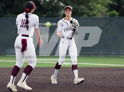 Thumbnail 3 in East View @ Dripping Springs (UIL 5A Bi-District Playoff) photogallery.