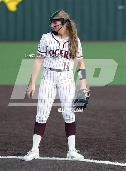 Thumbnail 2 in East View @ Dripping Springs (UIL 5A Bi-District Playoff) photogallery.