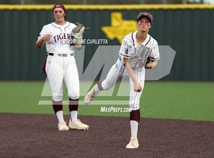 Thumbnail 2 in East View @ Dripping Springs (UIL 5A Bi-District Playoff) photogallery.