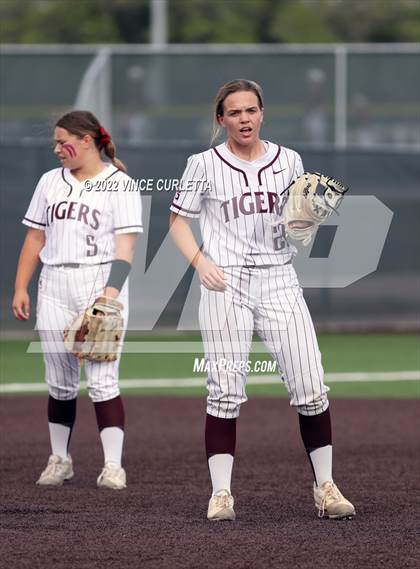 Thumbnail 3 in East View @ Dripping Springs (UIL 5A Bi-District Playoff) photogallery.