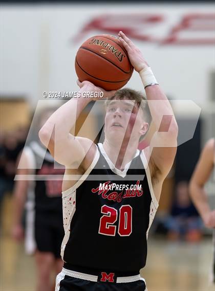 Thumbnail 1 in Ellwood City vs. Mohawk Area (PIAA 3A Round 2) photogallery.
