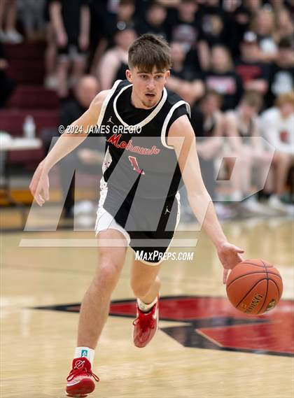 Thumbnail 2 in Ellwood City vs. Mohawk Area (PIAA 3A Round 2) photogallery.