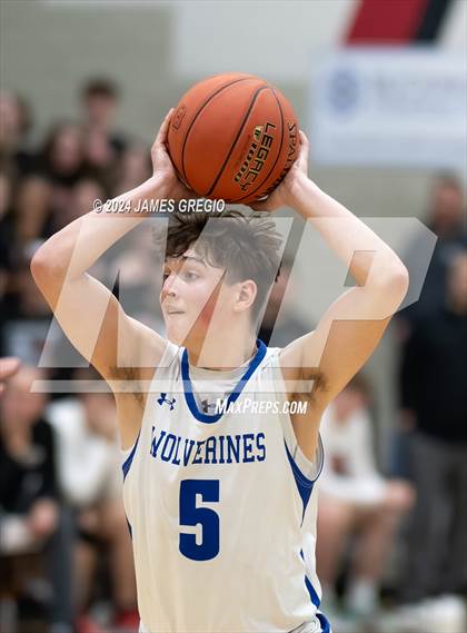 Thumbnail 3 in Ellwood City vs. Mohawk Area (PIAA 3A Round 2) photogallery.