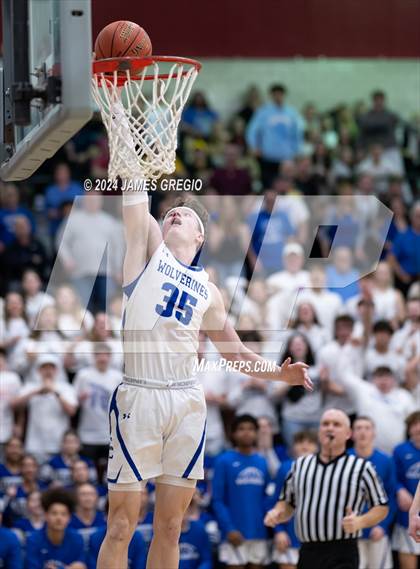 Thumbnail 1 in Ellwood City vs. Mohawk Area (PIAA 3A Round 2) photogallery.