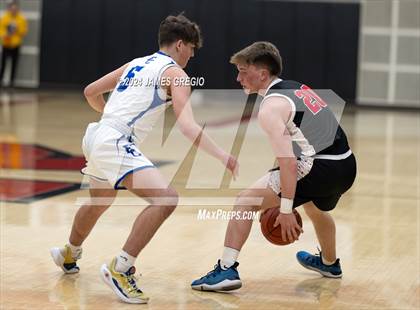 Thumbnail 3 in Ellwood City vs. Mohawk Area (PIAA 3A Round 2) photogallery.