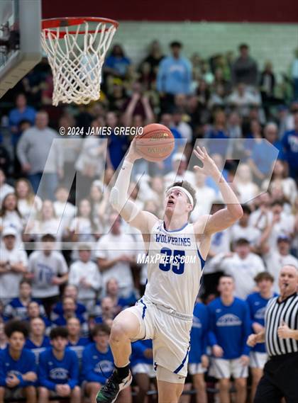 Thumbnail 2 in Ellwood City vs. Mohawk Area (PIAA 3A Round 2) photogallery.