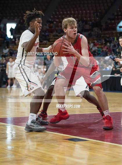 Thumbnail 2 in Eaglecrest vs. Denver East (CHSAA 5A Great 8) photogallery.