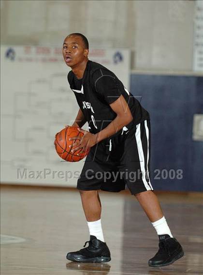 Thumbnail 1 in Johnson vs. De Anza (St. Hope Holiday Classic) photogallery.