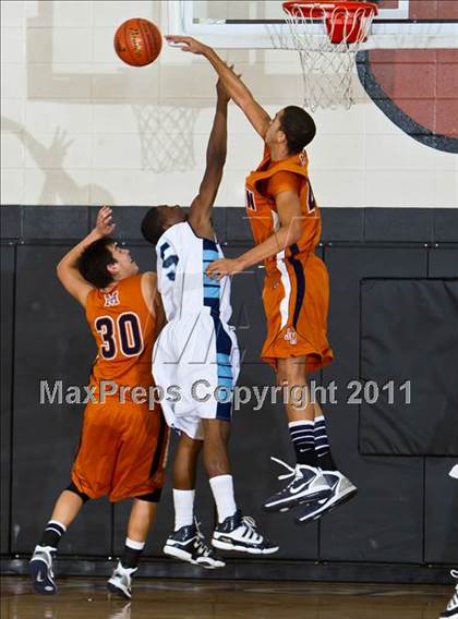 Thumbnail 3 in Alief Elsik vs San Antonio Madison (McDonald's Texas Invitational) photogallery.