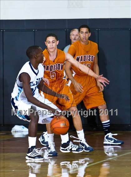 Thumbnail 1 in Alief Elsik vs San Antonio Madison (McDonald's Texas Invitational) photogallery.