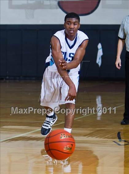 Thumbnail 1 in Alief Elsik vs San Antonio Madison (McDonald's Texas Invitational) photogallery.