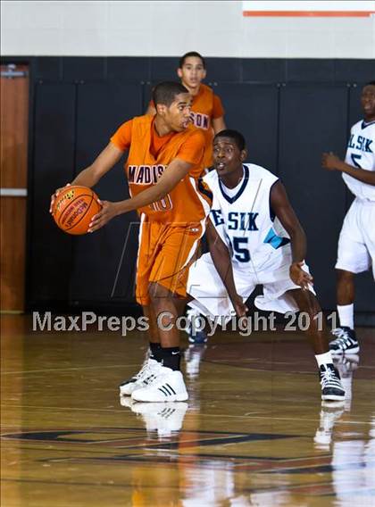 Thumbnail 1 in Alief Elsik vs San Antonio Madison (McDonald's Texas Invitational) photogallery.