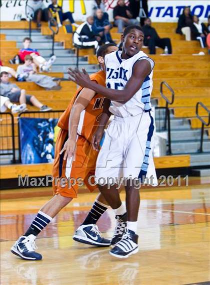 Thumbnail 2 in Alief Elsik vs San Antonio Madison (McDonald's Texas Invitational) photogallery.