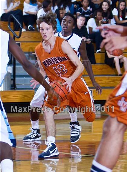 Thumbnail 1 in Alief Elsik vs San Antonio Madison (McDonald's Texas Invitational) photogallery.