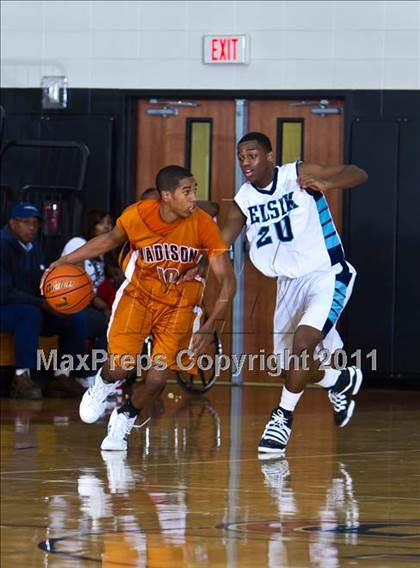 Thumbnail 2 in Alief Elsik vs San Antonio Madison (McDonald's Texas Invitational) photogallery.