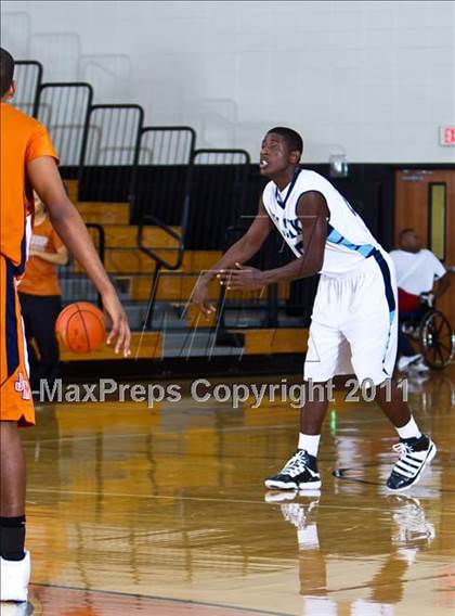Thumbnail 3 in Alief Elsik vs San Antonio Madison (McDonald's Texas Invitational) photogallery.