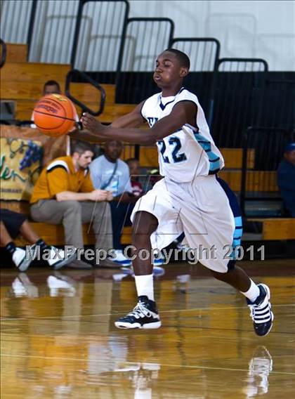 Thumbnail 2 in Alief Elsik vs San Antonio Madison (McDonald's Texas Invitational) photogallery.
