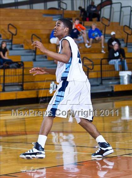 Thumbnail 3 in Alief Elsik vs San Antonio Madison (McDonald's Texas Invitational) photogallery.