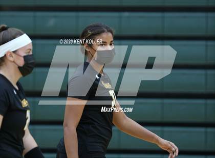 Thumbnail 3 in Clarkston vs. Mercy photogallery.
