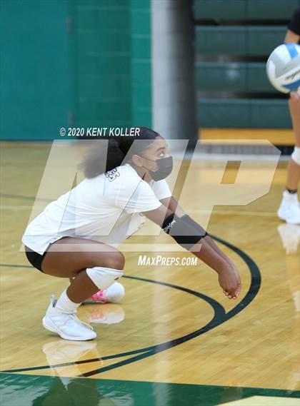 Thumbnail 1 in Clarkston vs. Mercy photogallery.