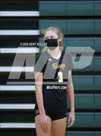 Thumbnail 2 in Clarkston vs. Mercy photogallery.