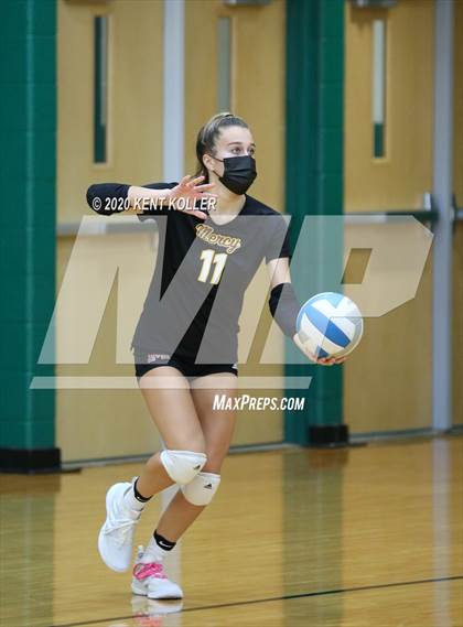 Thumbnail 2 in Clarkston vs. Mercy photogallery.